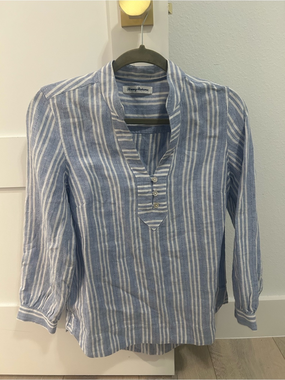 Tommy Bahama Blue & White Striped Casual Button-Front Shirt